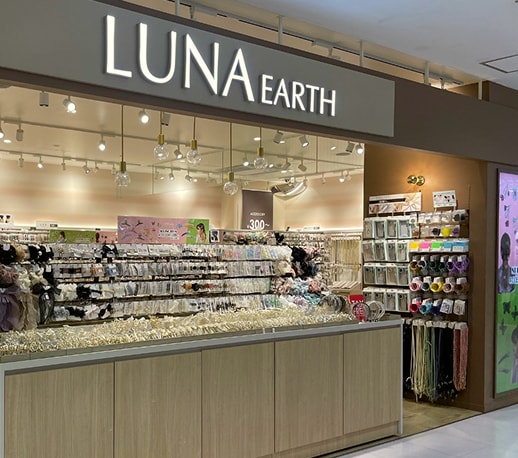 LUNA EARTH